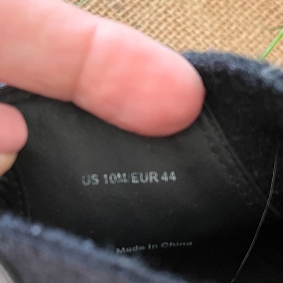 Vince Men’s Benner Black Leather Chelsea Boots Size 10 - Picture 11 of 11